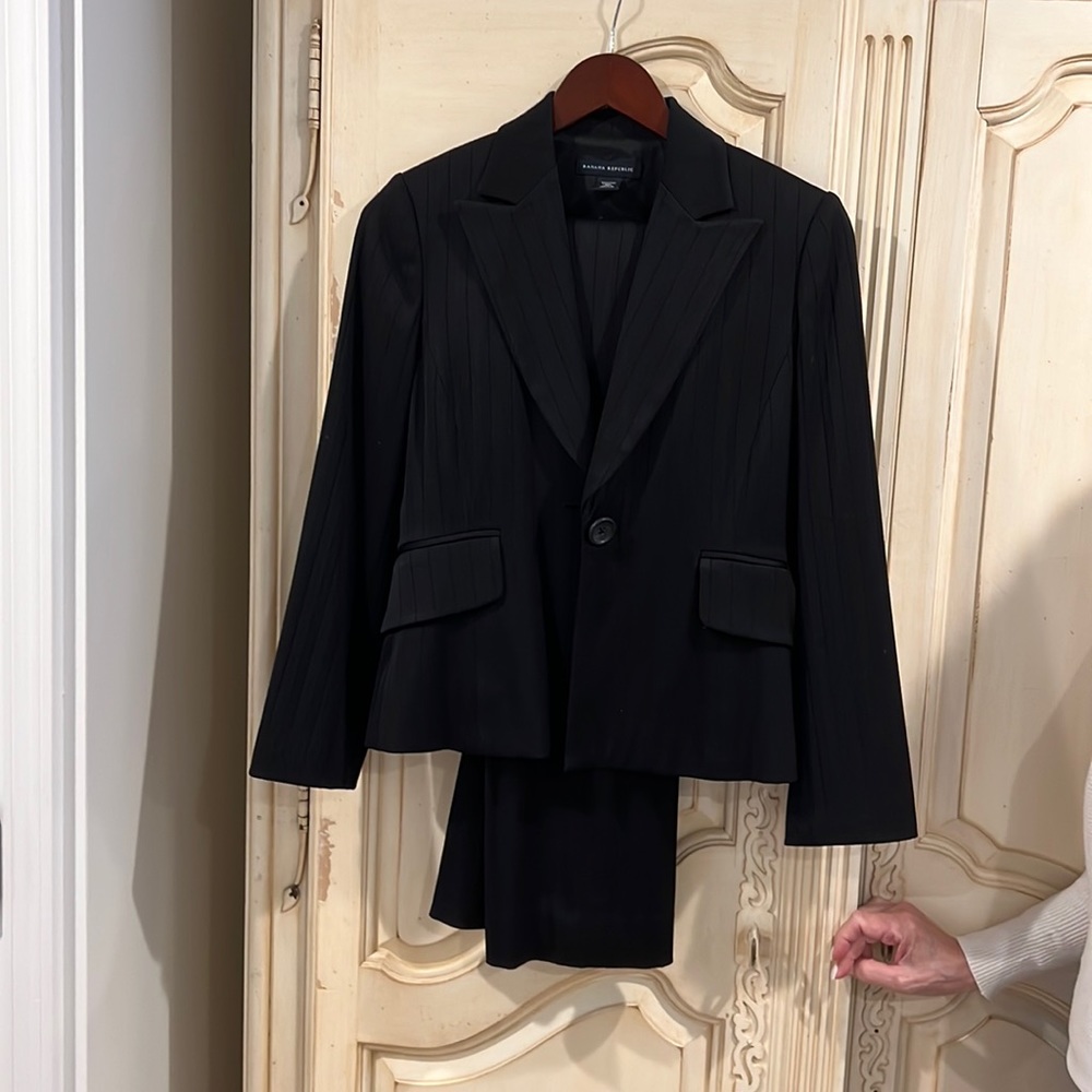 Banana Republic Black Lined Pin Striped Suit